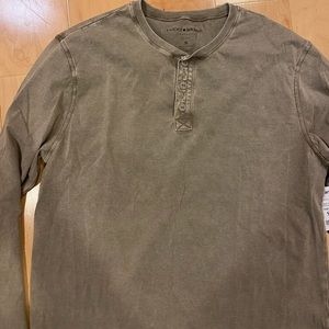 Men’s never worn Lucky quarter button up shirt